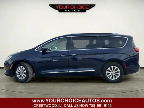Used 2018 Chrysler Pacifica Touring-L Plus image 2