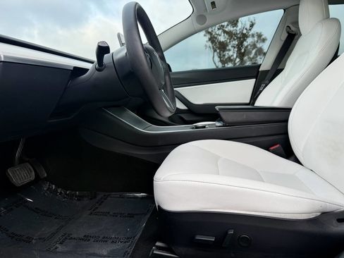 Used 2020 Tesla Model 3 Standard Range Plus image 16