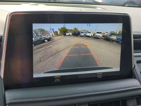 Used 2022 Chevrolet Suburban LT image 24