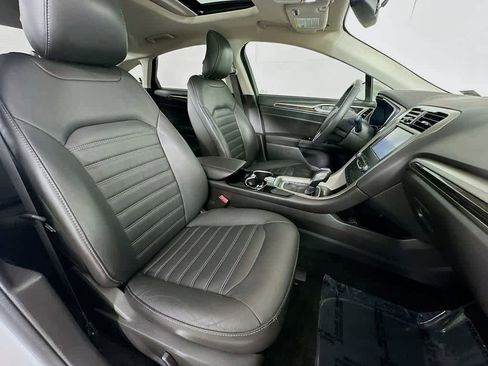 Used 2015 Ford Fusion SE w/ Equipment Group 202A image 15