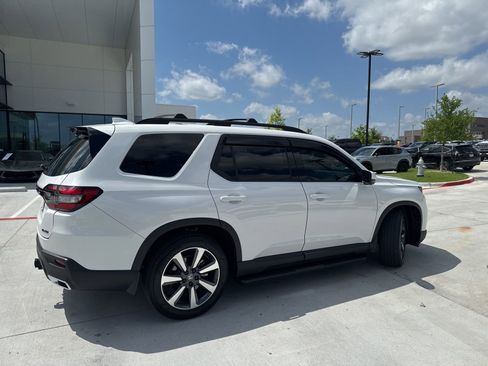 Used 2024 Honda Pilot Elite image 2