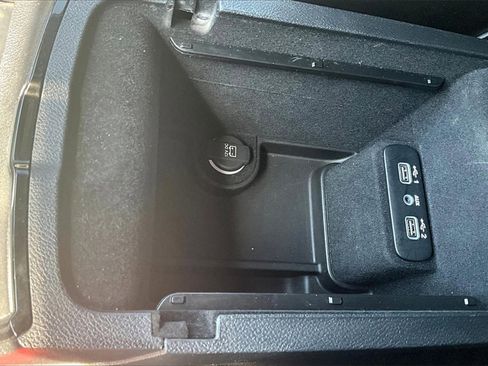 Used 2021 Chrysler 300 S image 32