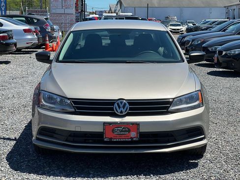Used 2016 Volkswagen Jetta SE FWD image 2