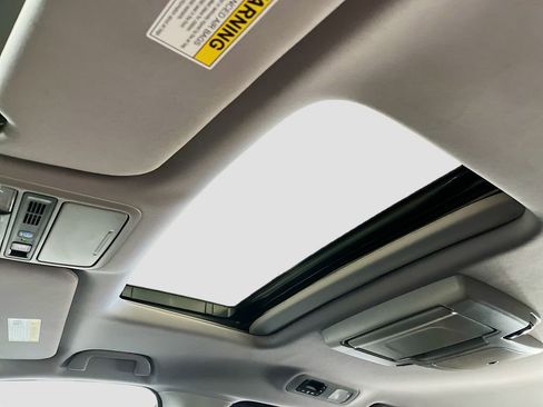 Used 2022 Honda Odyssey Elite image 22