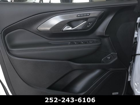 Used 2024 GMC Terrain SLT w/ Infotainment Package II AWD/4WD image 27