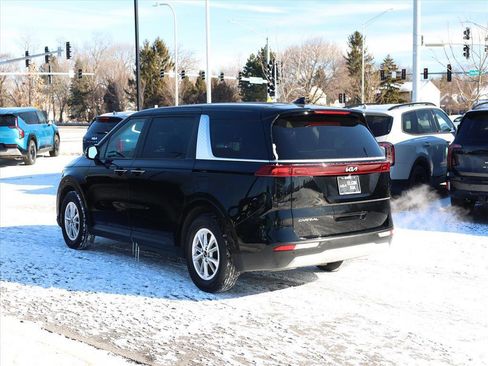 Used 2023 Kia Carnival LX image 4