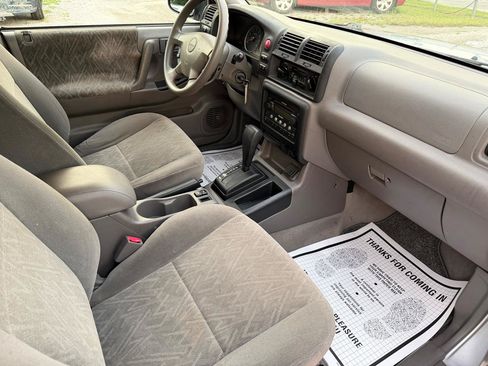 Used 2003 Isuzu Rodeo S RWD image 9