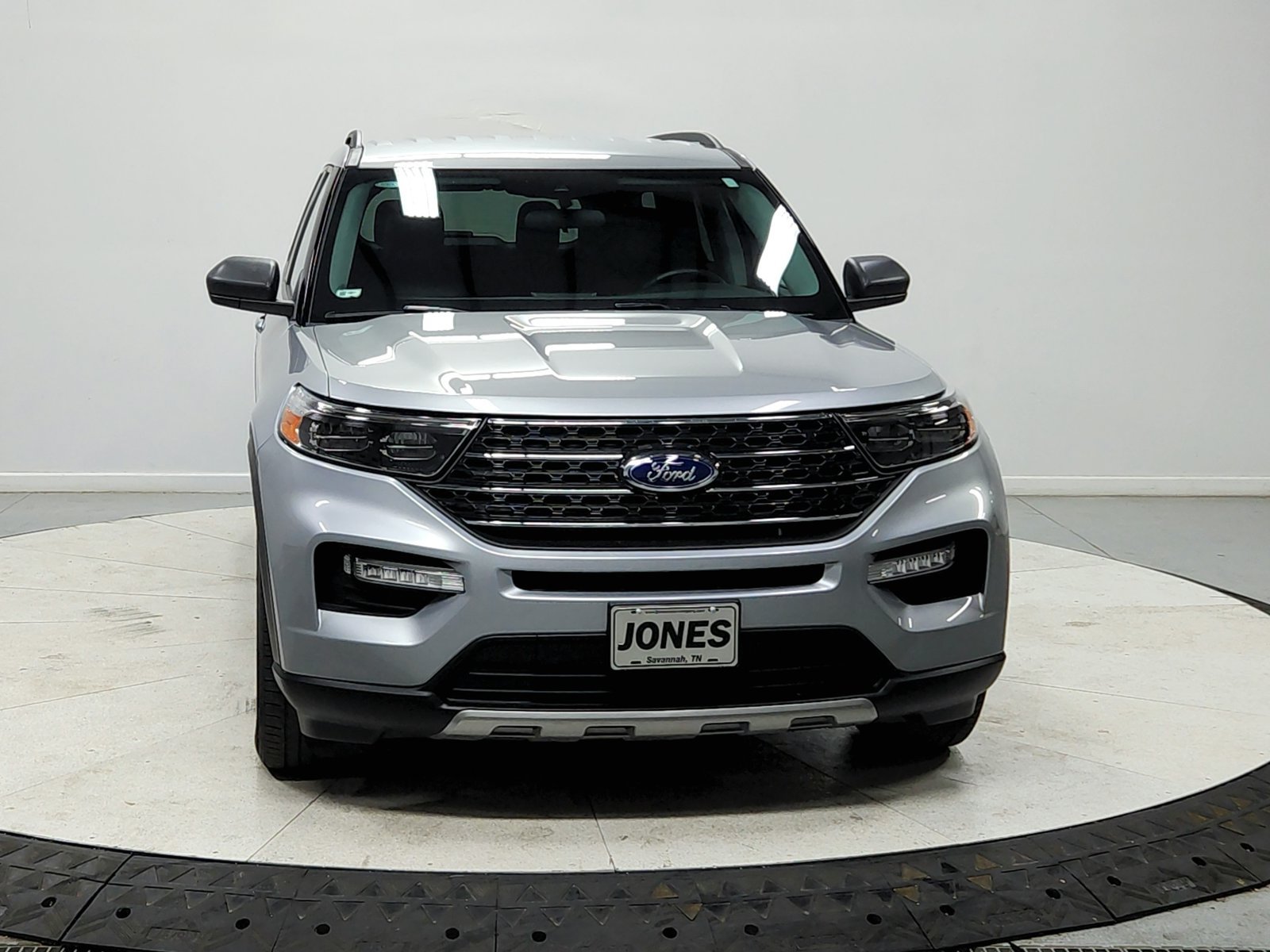Used 2023 Ford Explorer XLT w/ Equipment Group 202A RWD image 3