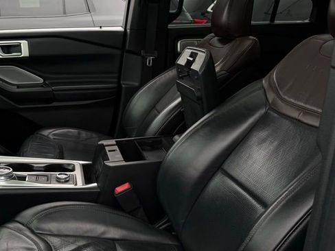 Used 2020 Ford Explorer Platinum w/ Premium Technology Package image 37