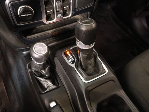 Used 2023 Jeep Gladiator Sport AWD/4WD image 8