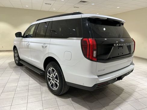 Used 2025 Ford Expedition Active AWD/4WD image 3