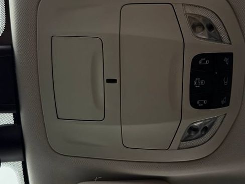 Used 2018 Chrysler Pacifica Touring-L w/ Premium Audio Group FWD image 26