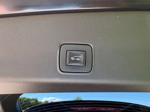 Used 2022 Chevrolet TrailBlazer RS w/ Sun and Liftgate Package AWD/4WD image 52