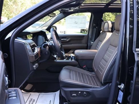 New 2026 GMC Yukon Denali Ultimate w/ LPO, Floor Liner Package AWD/4WD image 21