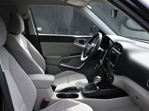 Used 2022 Kia Soul LX w/ Technology Package FWD image 14