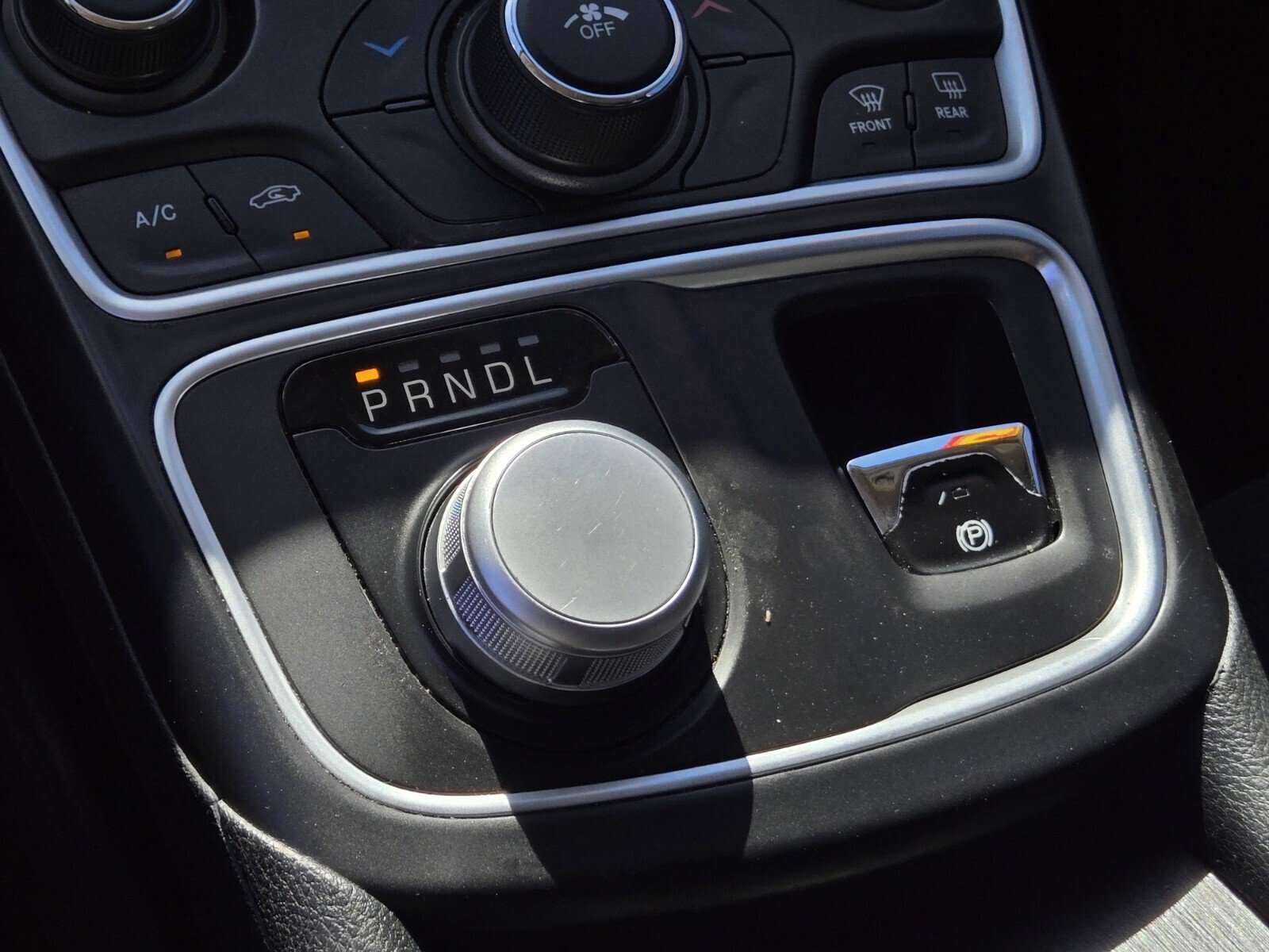 Used 2015 Chrysler 200 Limited w/ Convenience Group FWD image 18