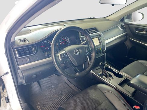 Used 2017 Toyota Camry SE FWD image 7