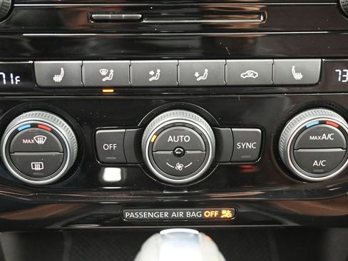 Used 2022 Volkswagen Passat 2.0T image 22