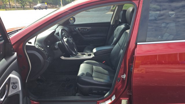 Used 2013 Nissan Altima 2.5 SL w/ Technology Pkg FWD image 12