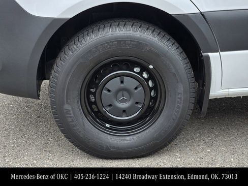 Used 2025 Mercedes-Benz Sprinter 2500 image 12