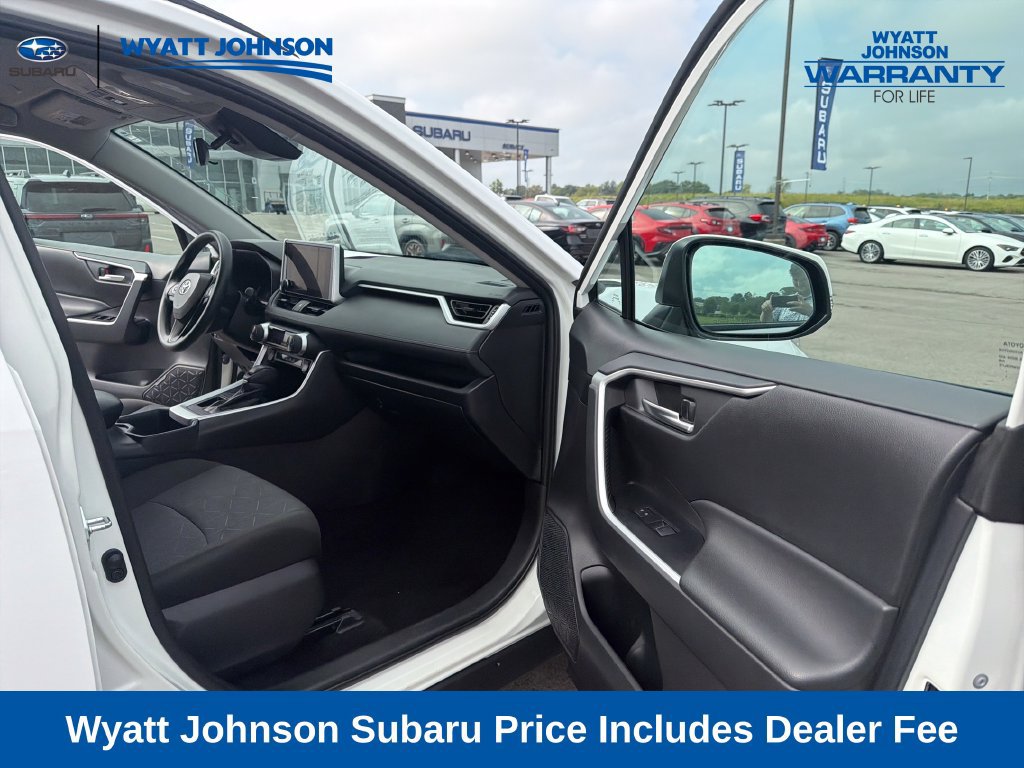 Used 2025 Toyota RAV4 XLE FWD image 36