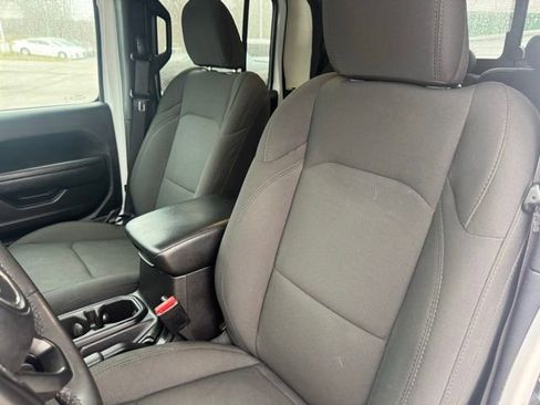 Used 2023 Jeep Gladiator Sport image 19