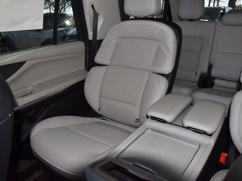 New 2025 Lincoln Navigator L Reserve image 21