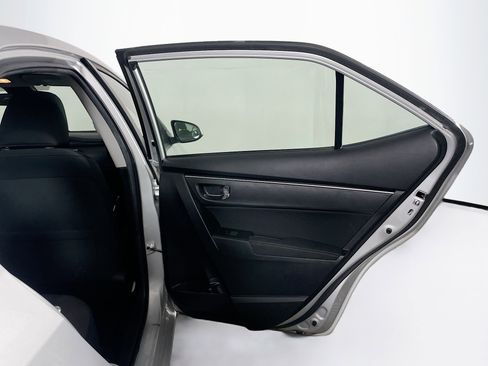 Used 2019 Toyota Corolla LE image 28