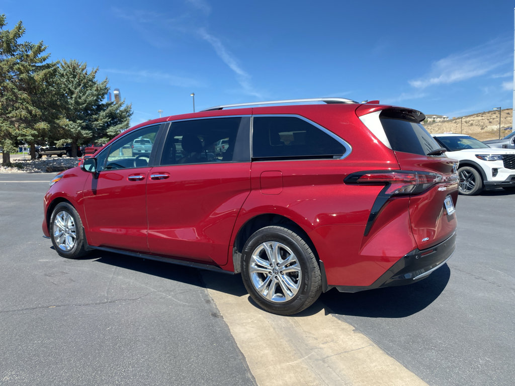 Used 2023 Toyota Sienna Platinum AWD/4WD image 28