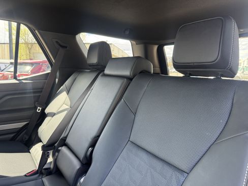 Used 2025 Toyota 4Runner TRD Off-Road Premium AWD/4WD image 16