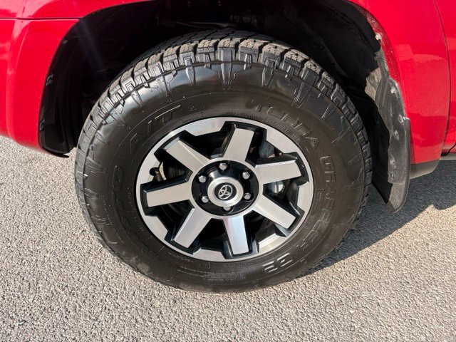 Used 2020 Toyota 4Runner TRD Off-Road AWD/4WD image 13