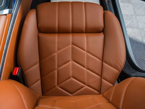 Used 2025 BMW 750e xDrive image 33