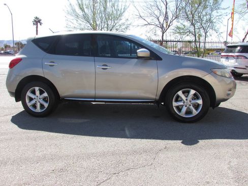 Used 2010 Nissan Murano S image 2