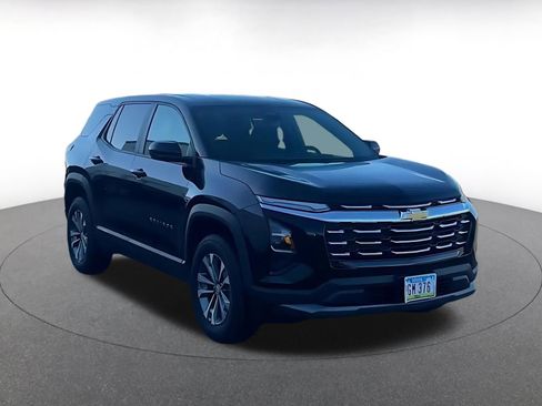 Used 2025 Chevrolet Equinox LT image 3