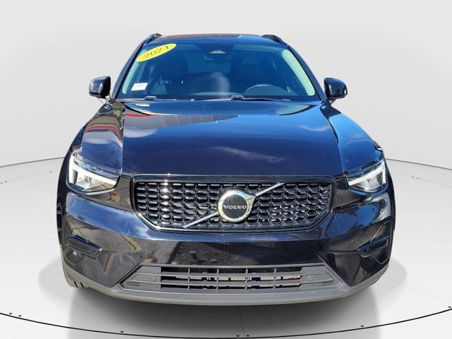 Used 2024 Volvo XC40 B5 Core w/ Protection Package Premier AWD/4WD image 2