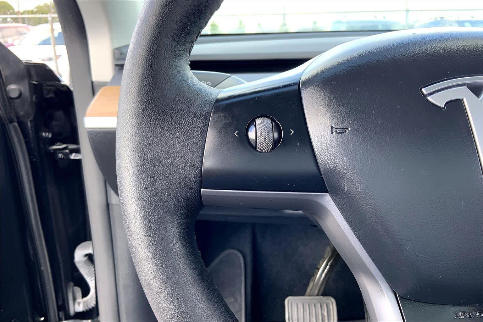 Used 2024 Tesla Model Y 2WD image 22