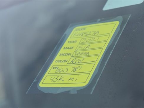 Used 2021 Toyota Sienna Limited image 15