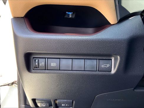 Used 2019 Toyota RAV4 Limited FWD image 33