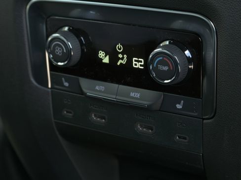 New 2026 Chevrolet Suburban Premier AWD/4WD image 16