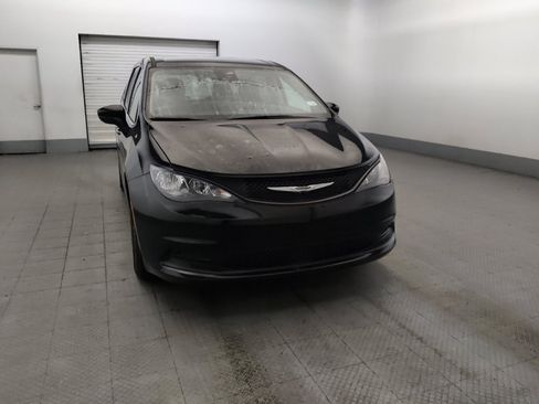 Used 2023 Chrysler Voyager LX FWD image 14