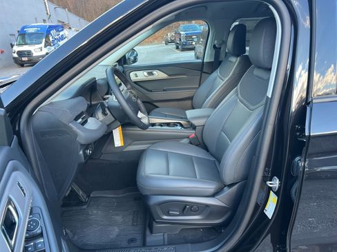 New 2025 Ford Explorer Active w/ Active Comfort Package image 18