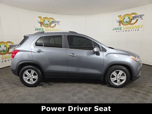 Used 2019 Chevrolet Trax LT w/ LT Convenience Package image 11