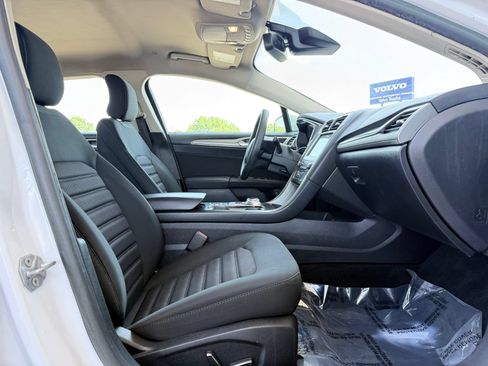 Used 2019 Ford Fusion SE FWD image 18