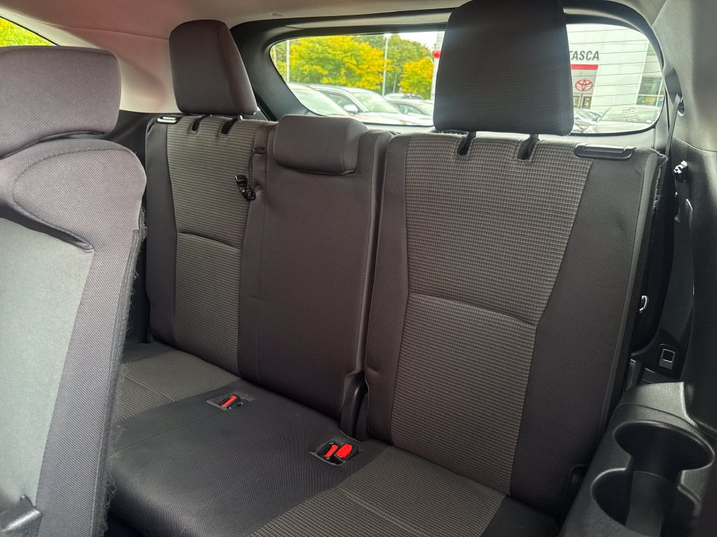 Used 2023 Toyota Highlander LE FWD image 42
