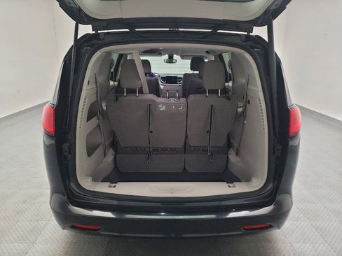 Used 2017 Chrysler Pacifica Touring FWD image 29