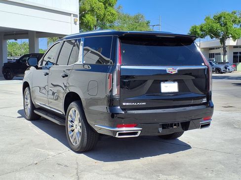 Certified 2024 Cadillac Escalade Premium Luxury image 3