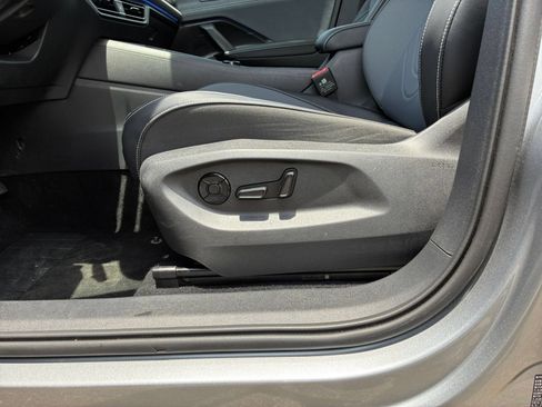 Used 2026 Volkswagen Tiguan SE AWD/4WD image 18