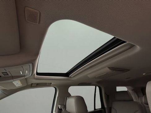 Used 2018 GMC Yukon SLT w/ Open Road Package image 18