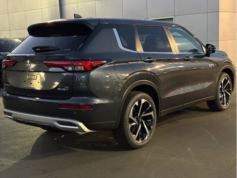 Used 2025 Mitsubishi Outlander SE Tech Pacakge image 6