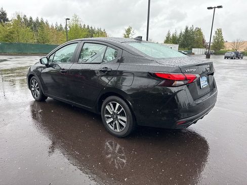 Used 2024 Nissan Versa SV FWD image 5